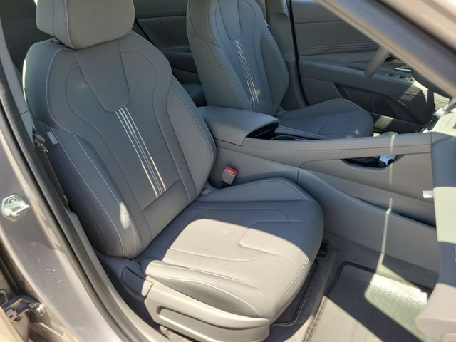 Certified 2025 Hyundai Elantra SEL FWD image 22