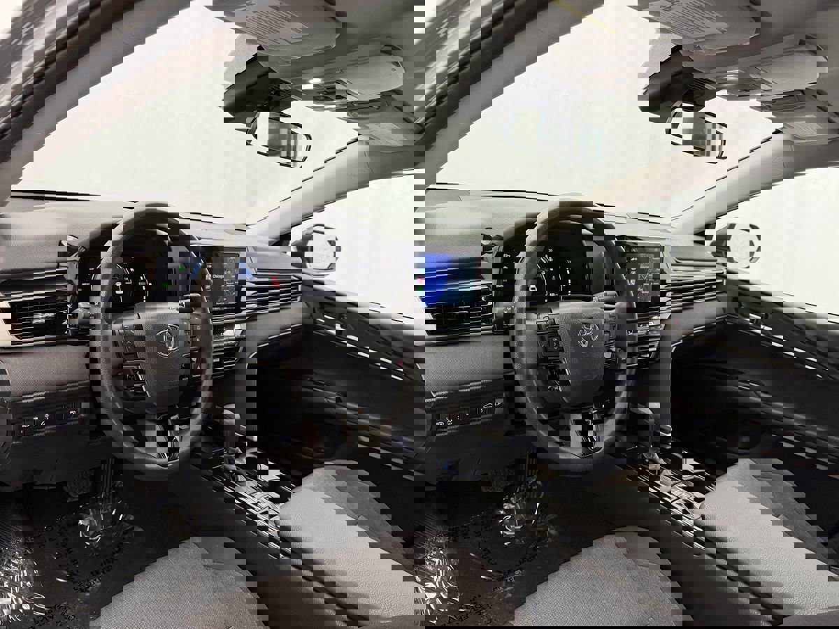 Used 2025 Toyota Camry LE image 6