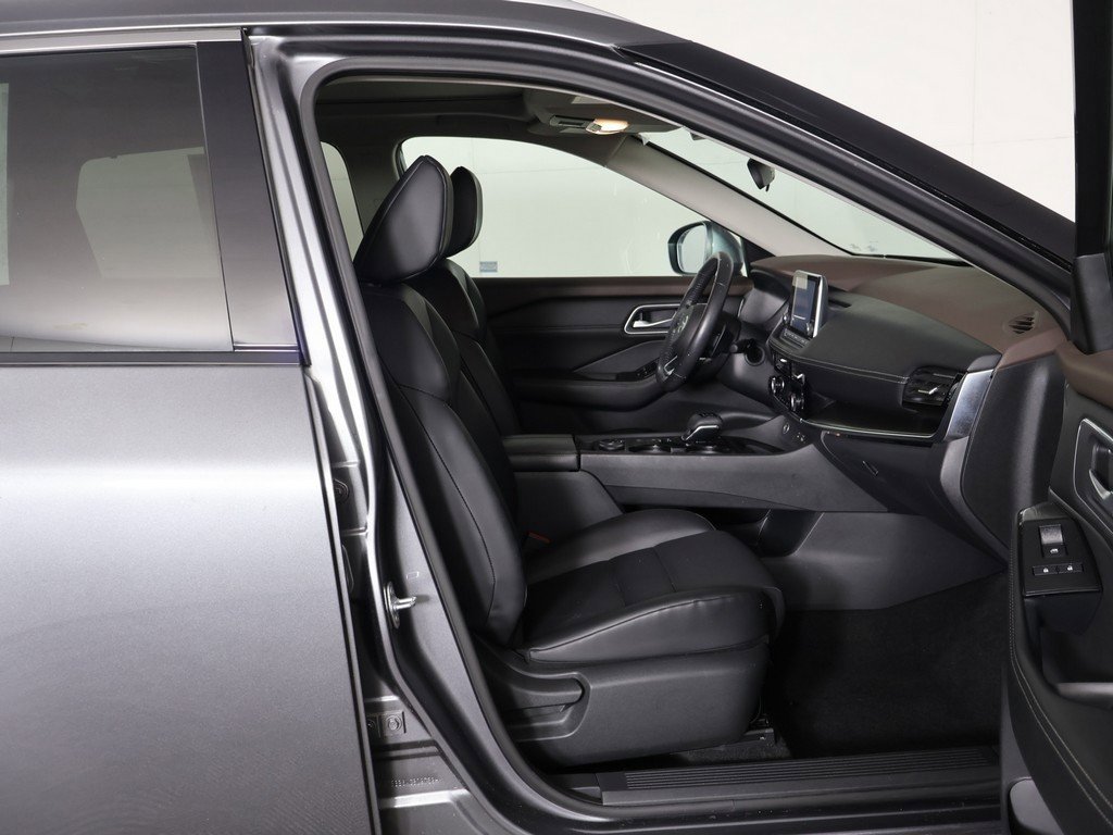 Used 2021 Nissan Rogue SV w/ Premium Package image 30