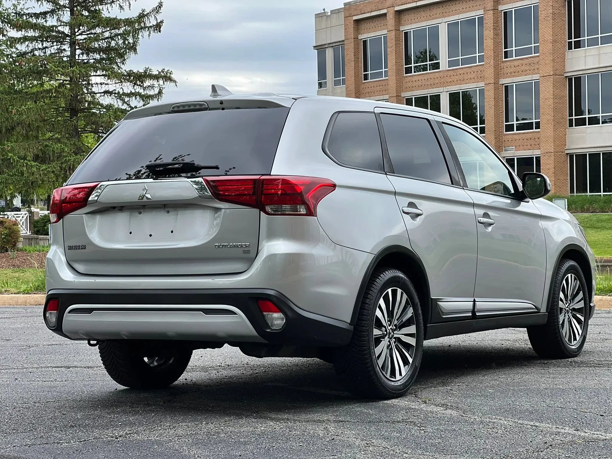 Used 2019 Mitsubishi Outlander SE FWD image 5
