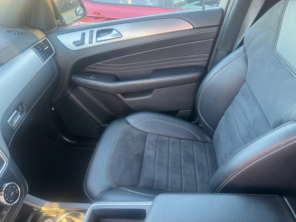 Used 2018 Toyota Highlander SE image 31