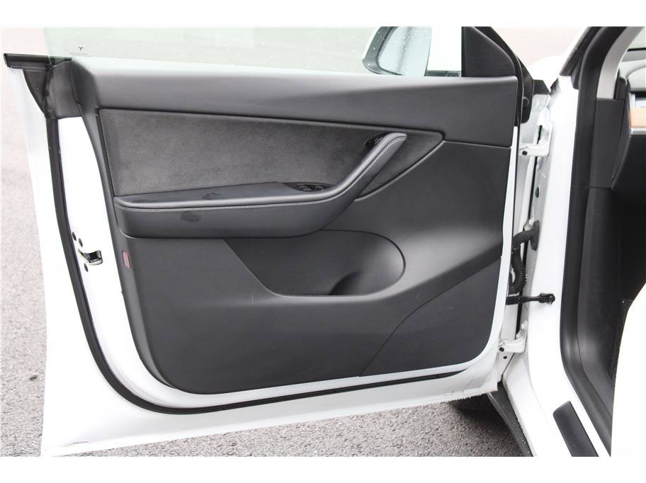 Used 2020 Tesla Model Y Long Range image 7