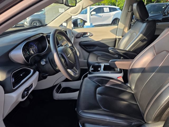 Used 2023 Chrysler Pacifica Touring-L FWD image 20