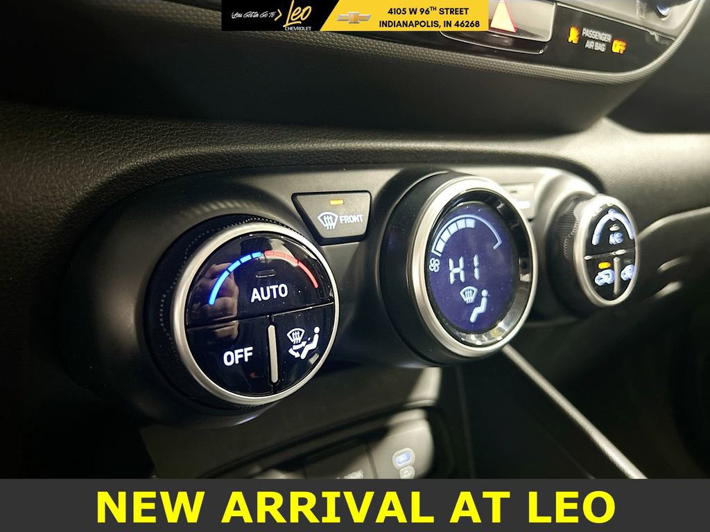 Used 2023 Hyundai Venue SEL image 15