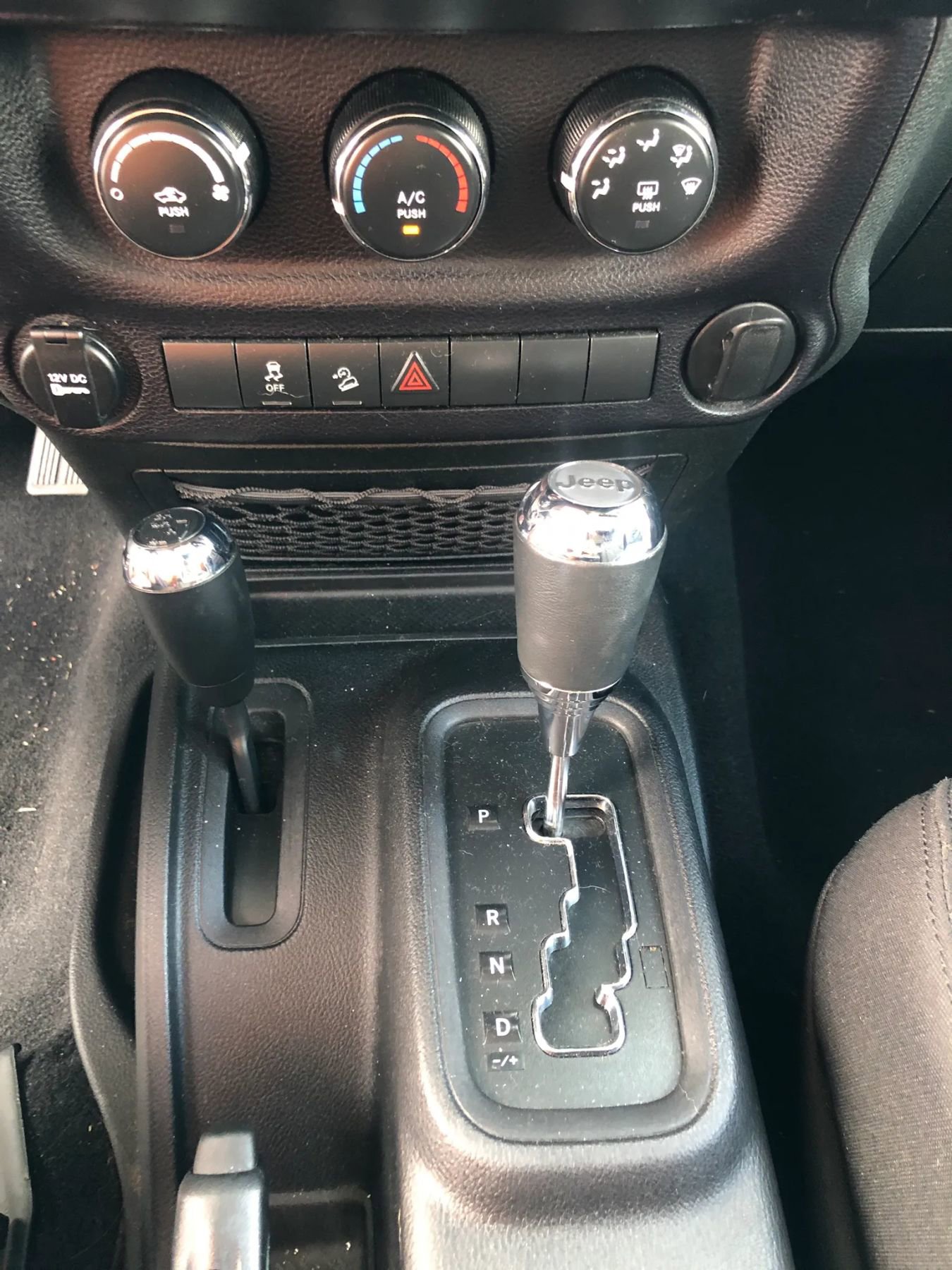 Used 2015 Jeep Wrangler Unlimited Sport w/ Mopar Black Appearance Group image 32