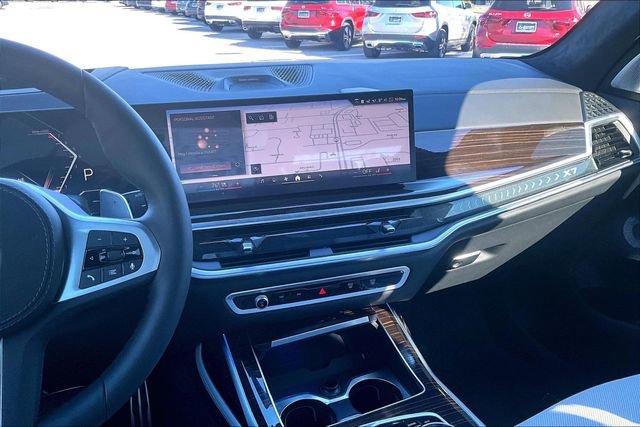 Used 2026 BMW X7 xDrive40i w/ Executive Package image 9