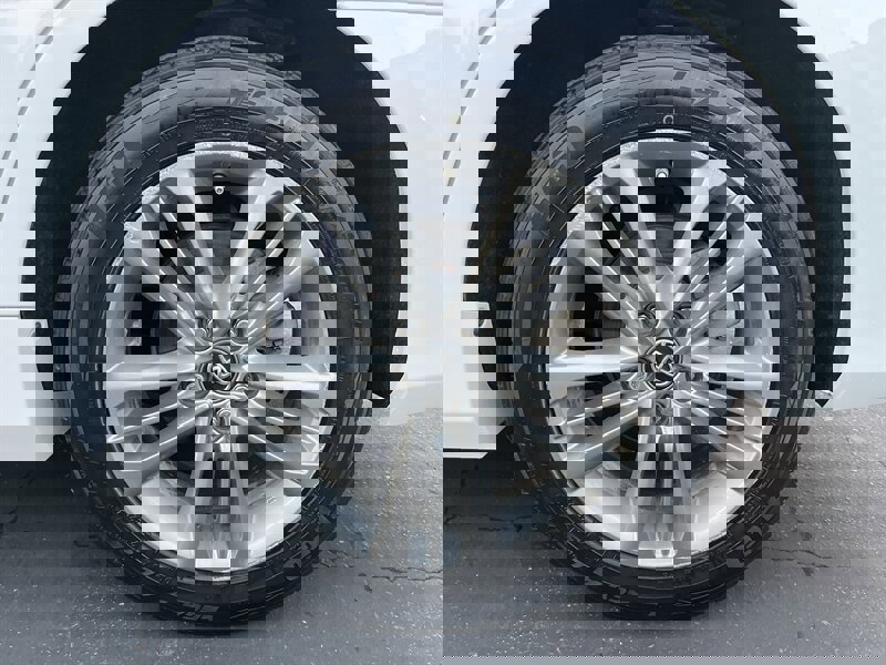 Used 2017 Toyota Camry SE image 19