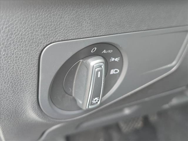 Used 2023 Volkswagen Tiguan SE w/ Panoramic Sunroof Package FWD image 9