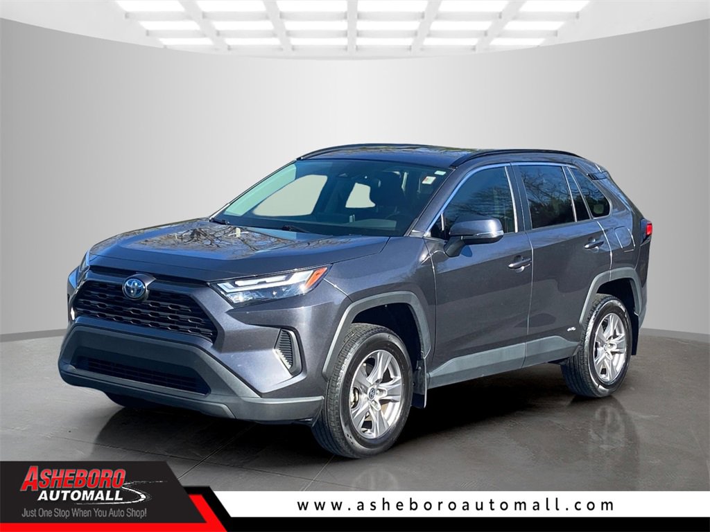 Used 2024 Toyota RAV4 XLE image 1