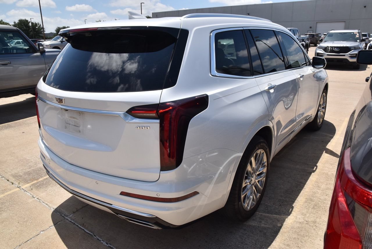 Used 2022 Cadillac XT6 Premium Luxury w/ Technology Package FWD image 6