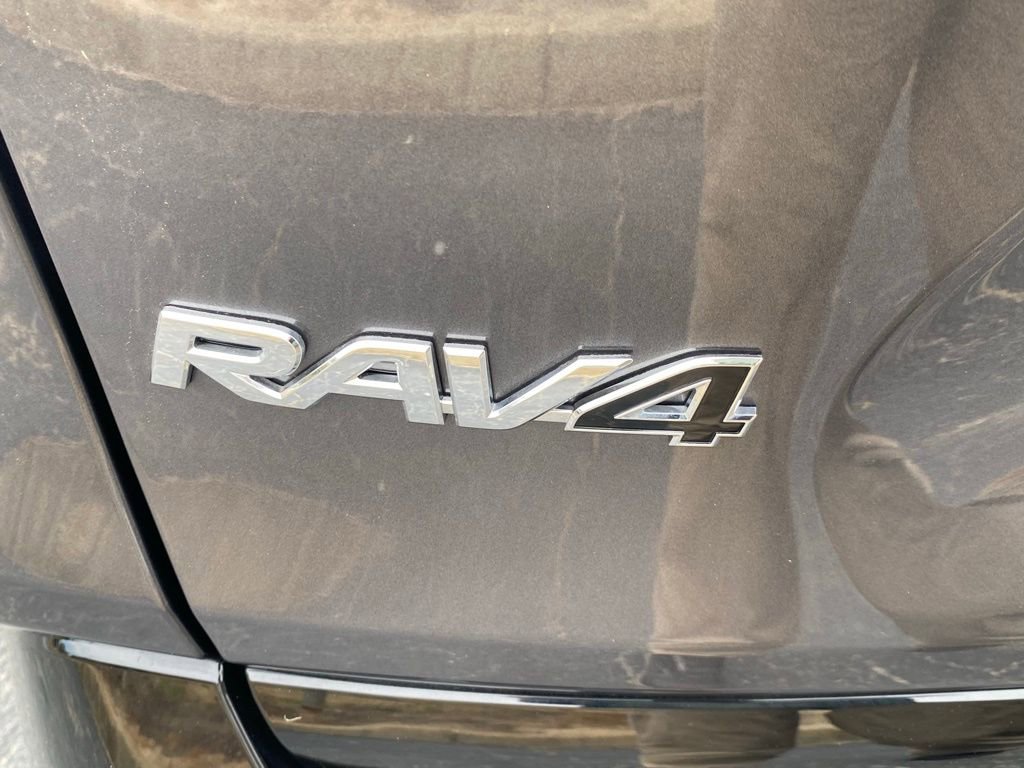Used 2025 Toyota RAV4 SE image 12