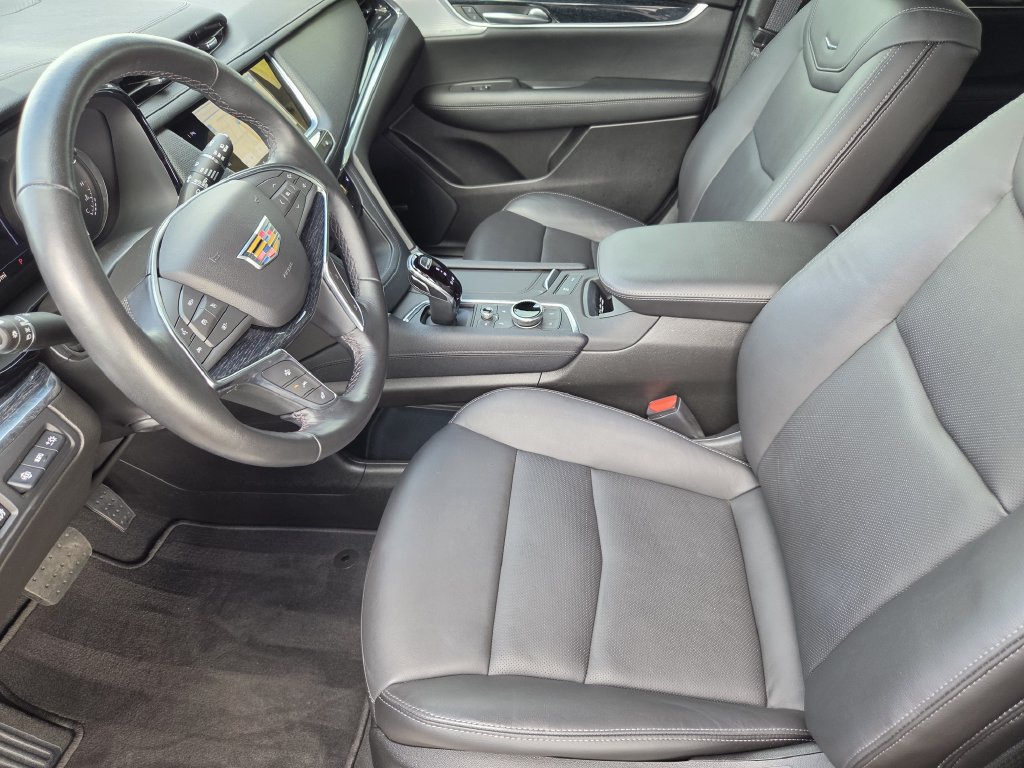 Used 2024 Cadillac XT5 Premium Luxury w/ Technology Package FWD image 14