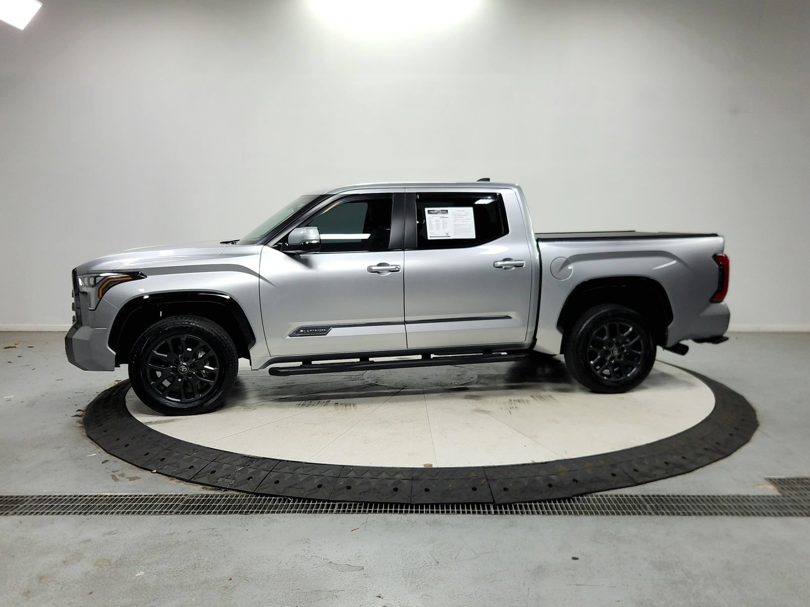 Used 2025 Toyota Tundra Platinum AWD/4WD image 5