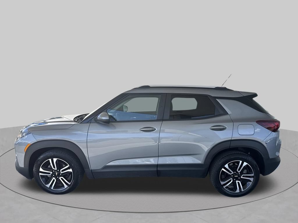 Used 2023 Chevrolet TrailBlazer LT FWD image 3