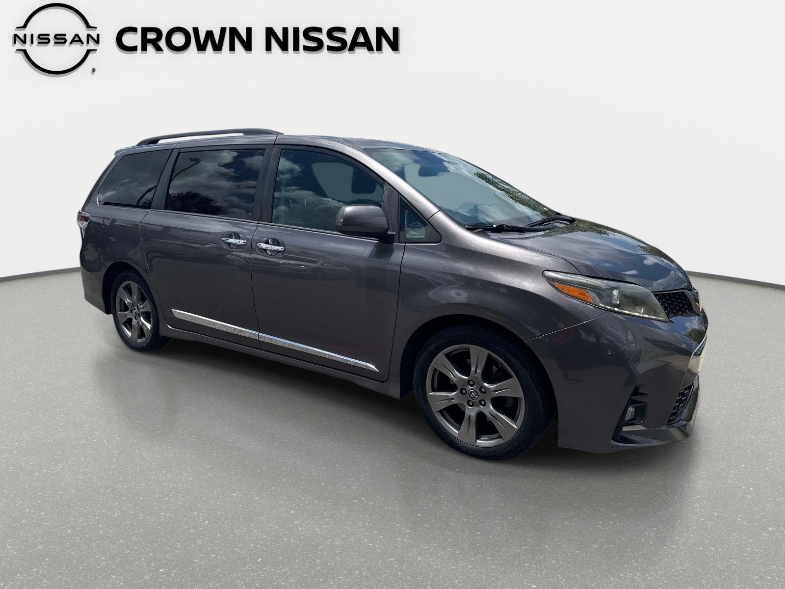 Used 2019 Toyota Sienna SE FWD image 11