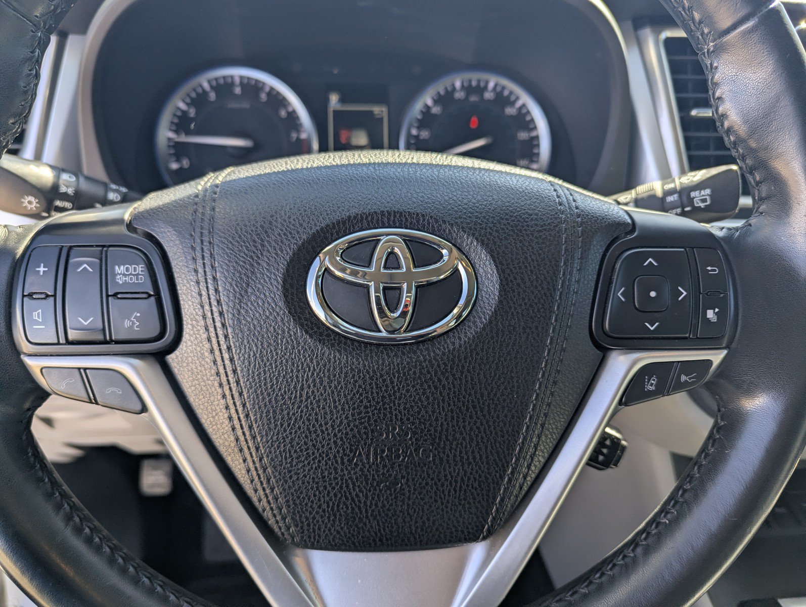 Used 2018 Toyota Highlander Limited AWD/4WD image 10