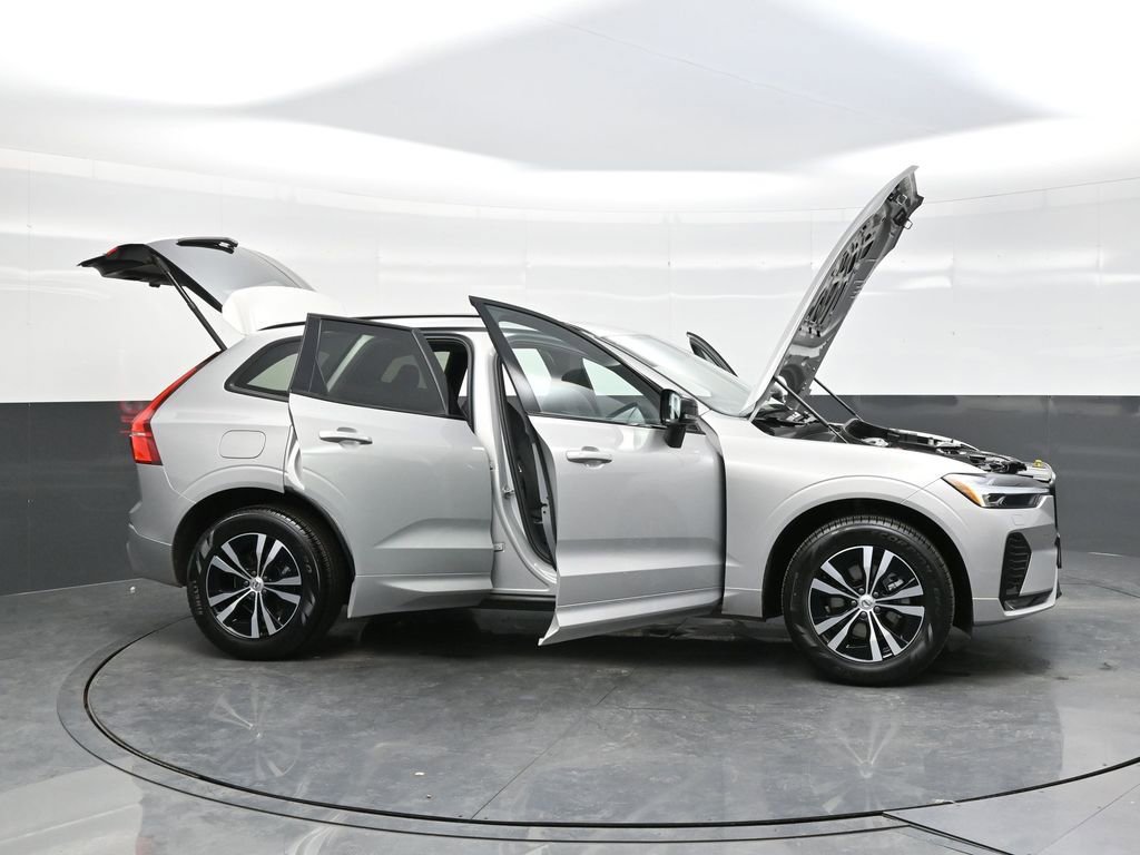 Used 2025 Volvo XC60 B5 Core AWD/4WD image 41