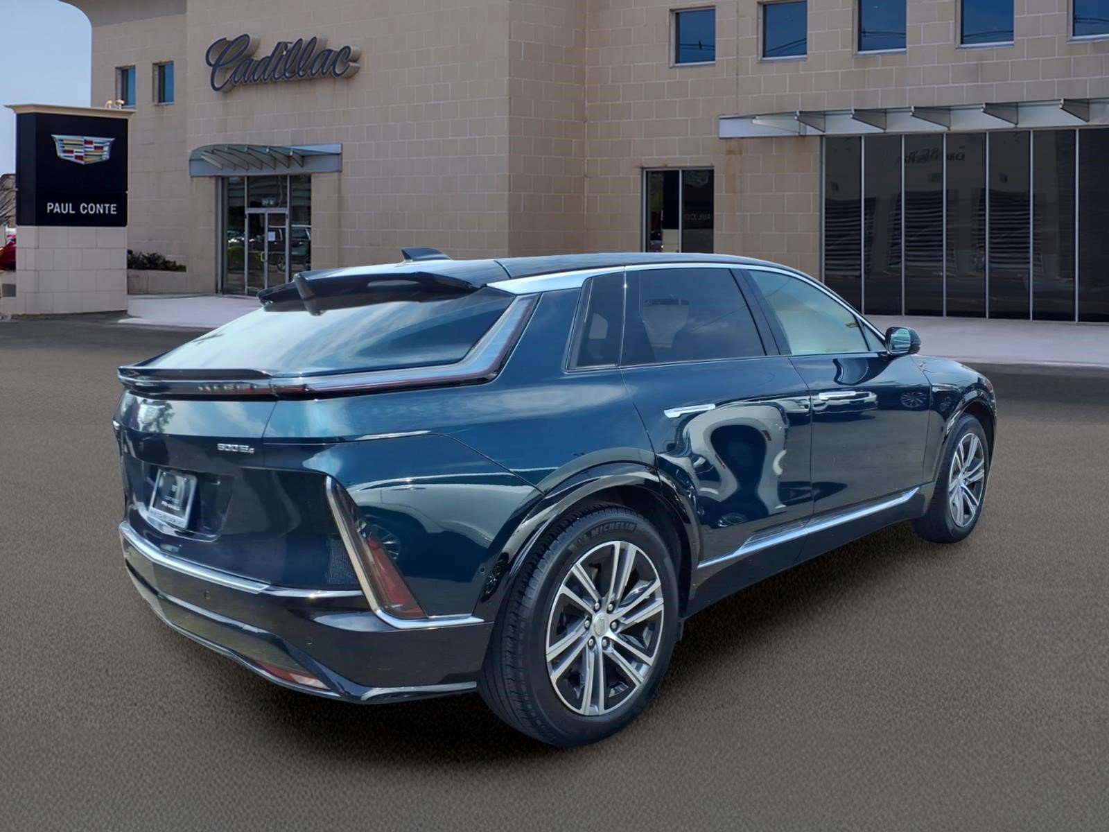 Certified 2024 Cadillac Lyriq Luxury AWD/4WD image 4