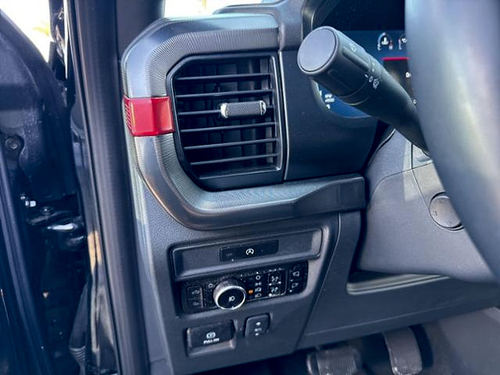 Used 2025 Ford F150 Raptor AWD/4WD image 17
