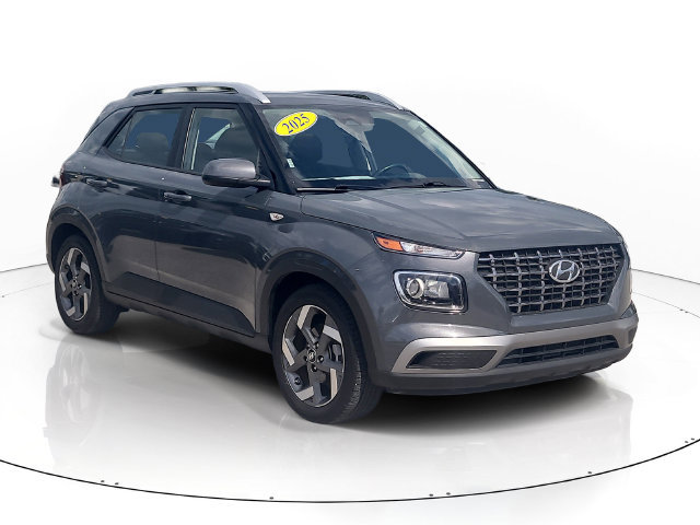 Used 2025 Hyundai Venue SEL FWD image 3