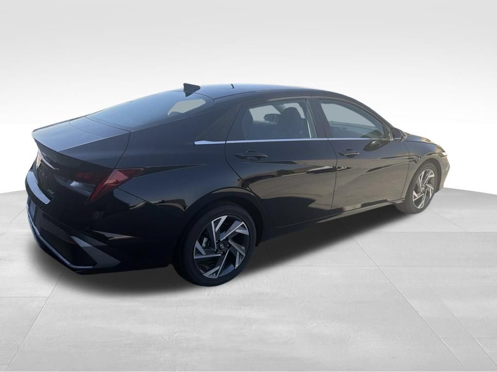 New 2026 Hyundai Elantra Limited FWD image 7