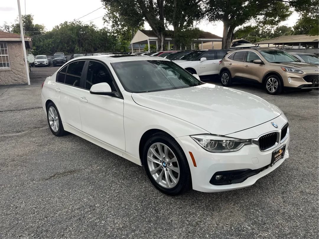 Used 2018 BMW 320i Sedan RWD image 3