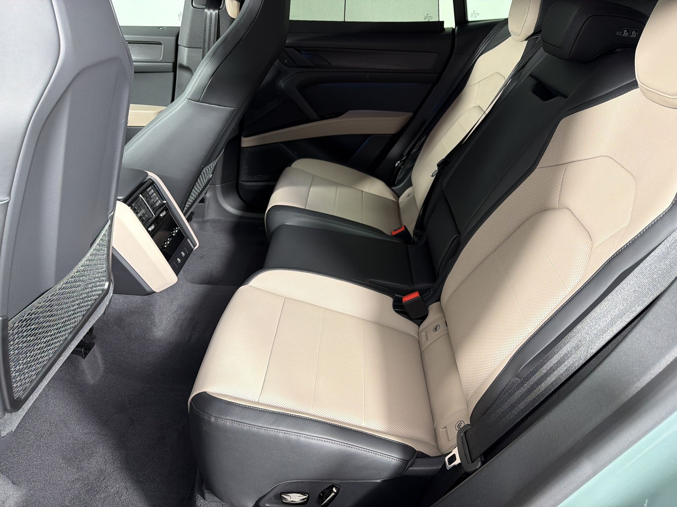 New 2026 Porsche Cayenne Electric AWD/4WD image 23