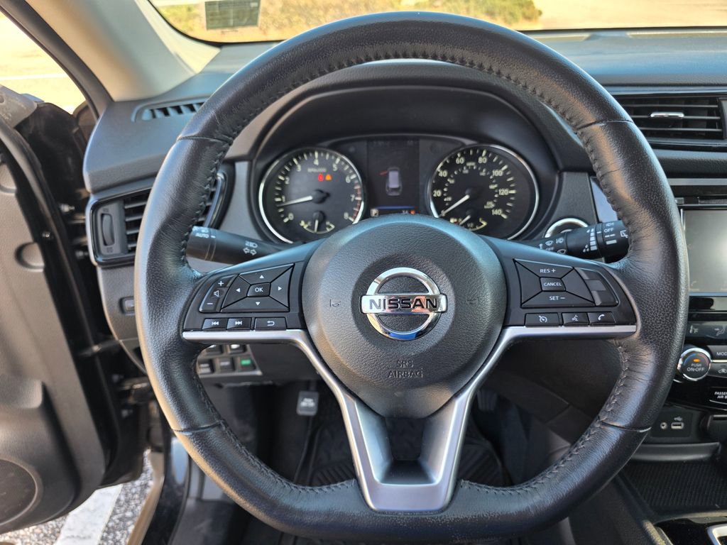 Used 2018 Nissan Rogue SV image 22