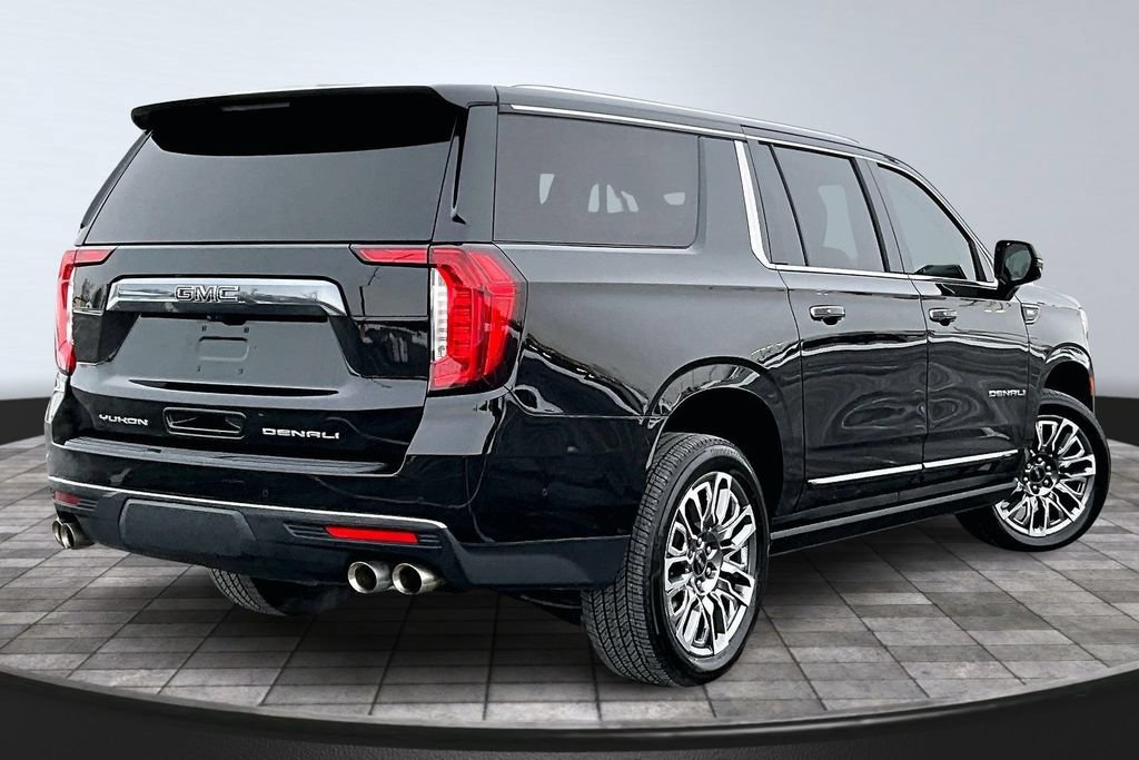 Used 2023 GMC Yukon XL Denali Ultimate AWD/4WD image 2