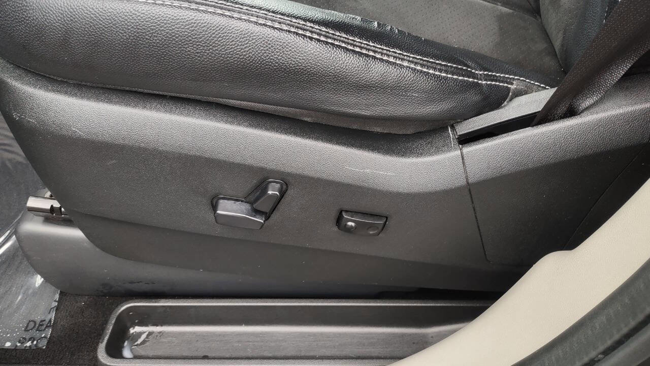Used 2019 Dodge Grand Caravan SXT image 12