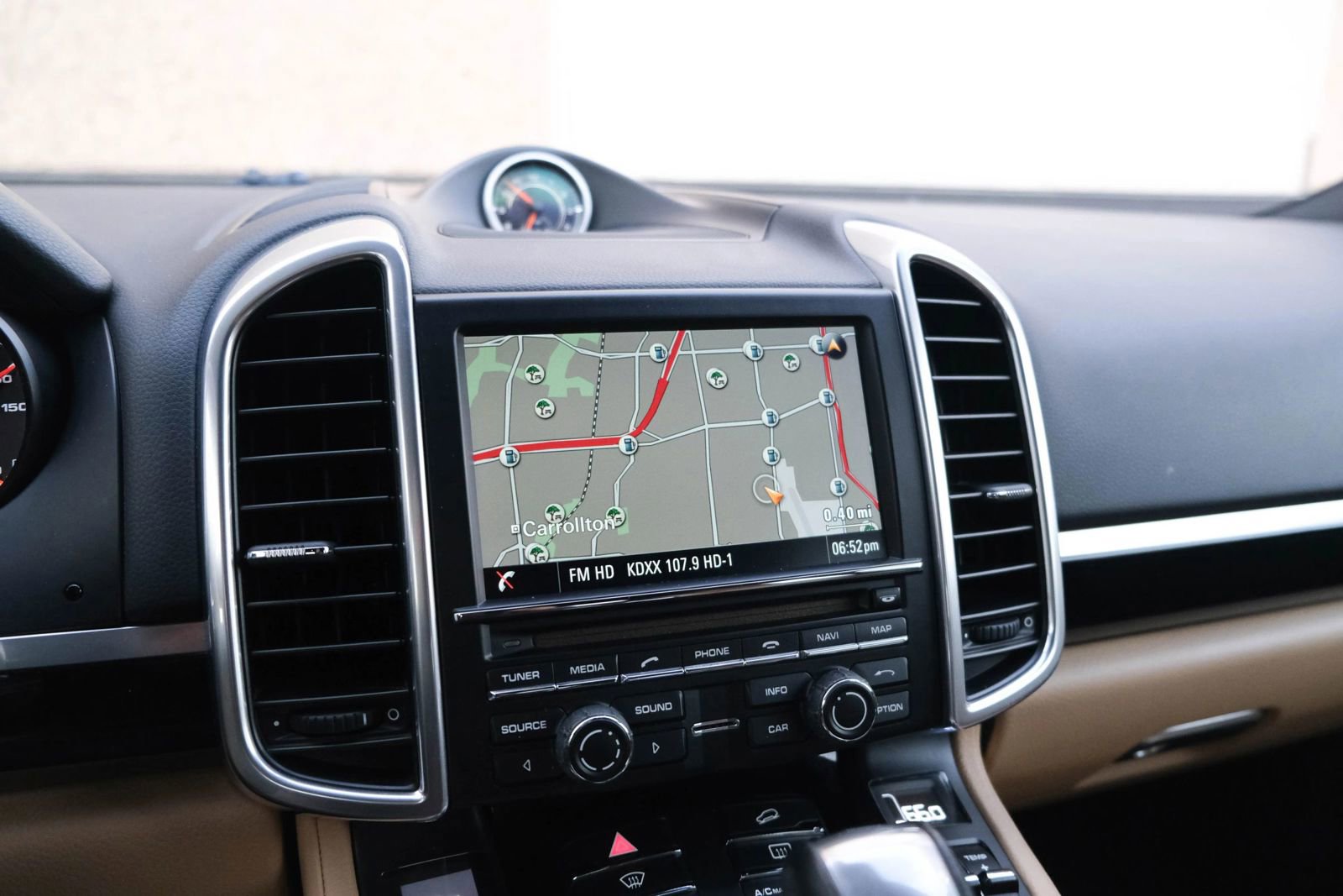 Used 2016 Porsche Cayenne Sport Utility 4D image 39