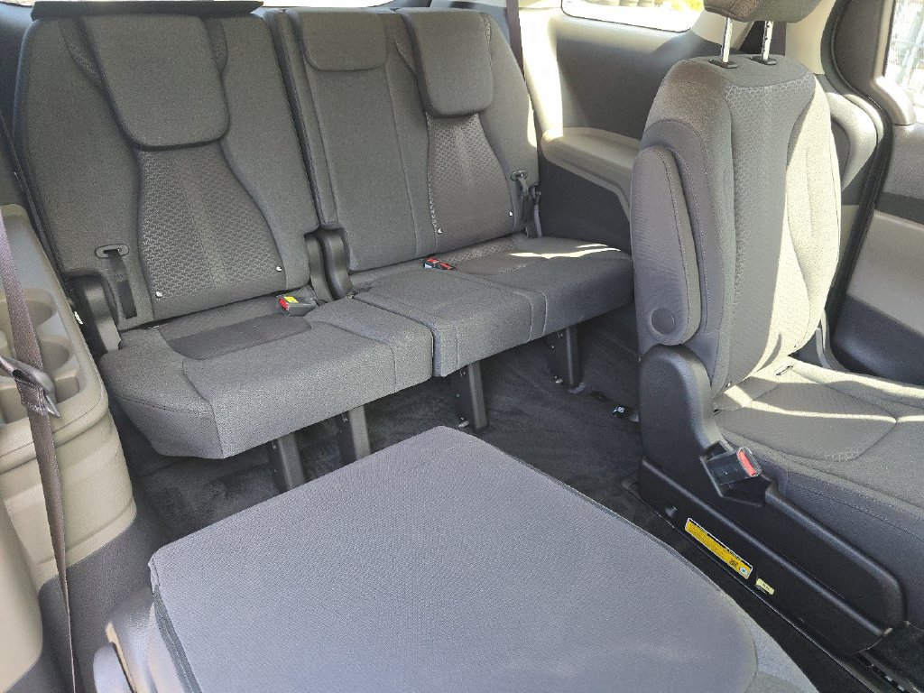Used 2026 Kia Carnival LX FWD image 18