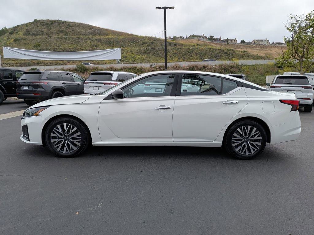 Used 2025 Nissan Altima 2.5 SV image 8