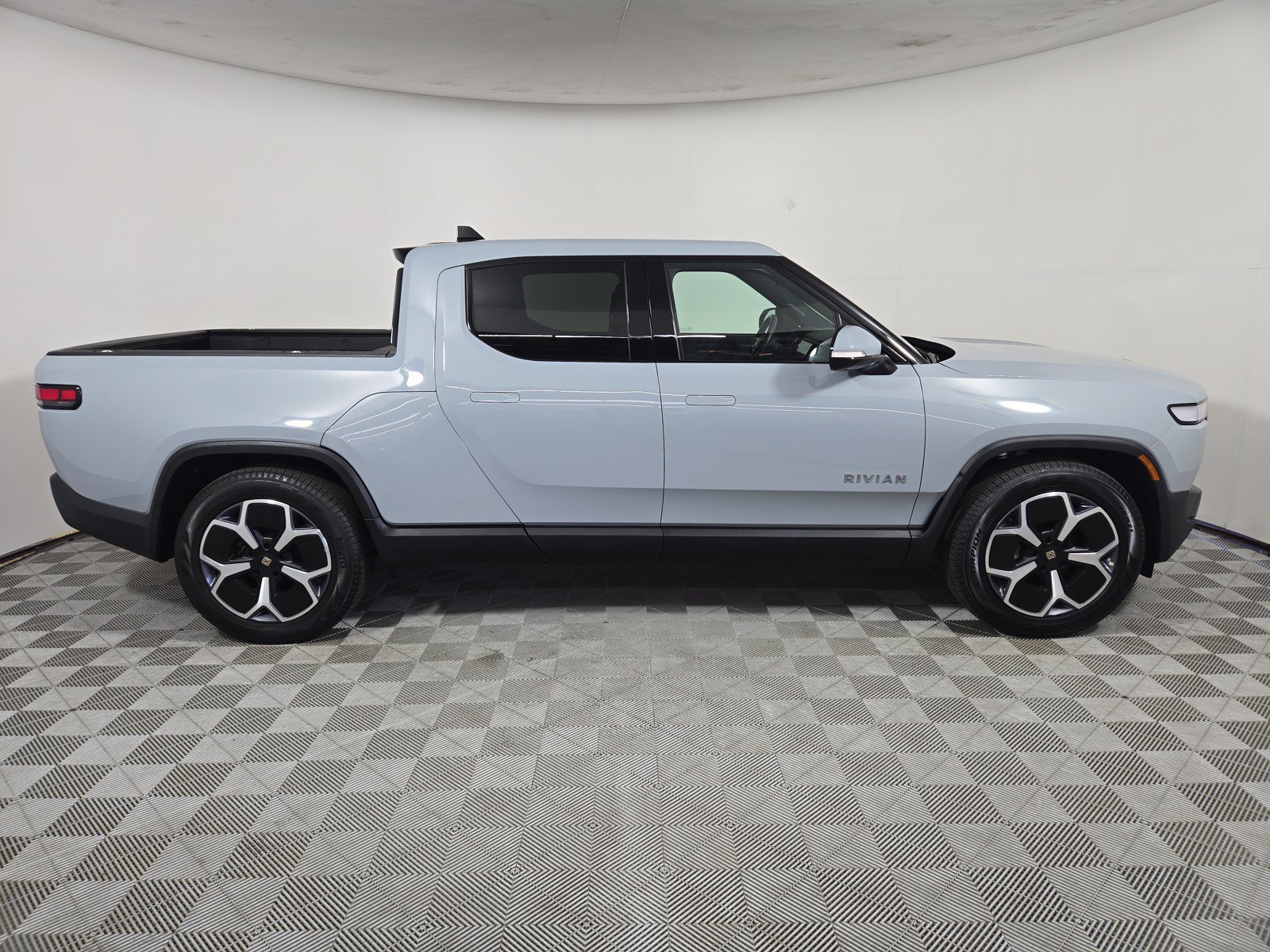 Used 2024 Rivian R1T Adventure AWD/4WD image 6