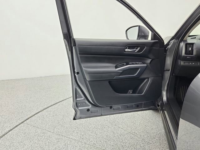 Used 2025 Nissan Pathfinder SL w/ SL Premium Package image 36