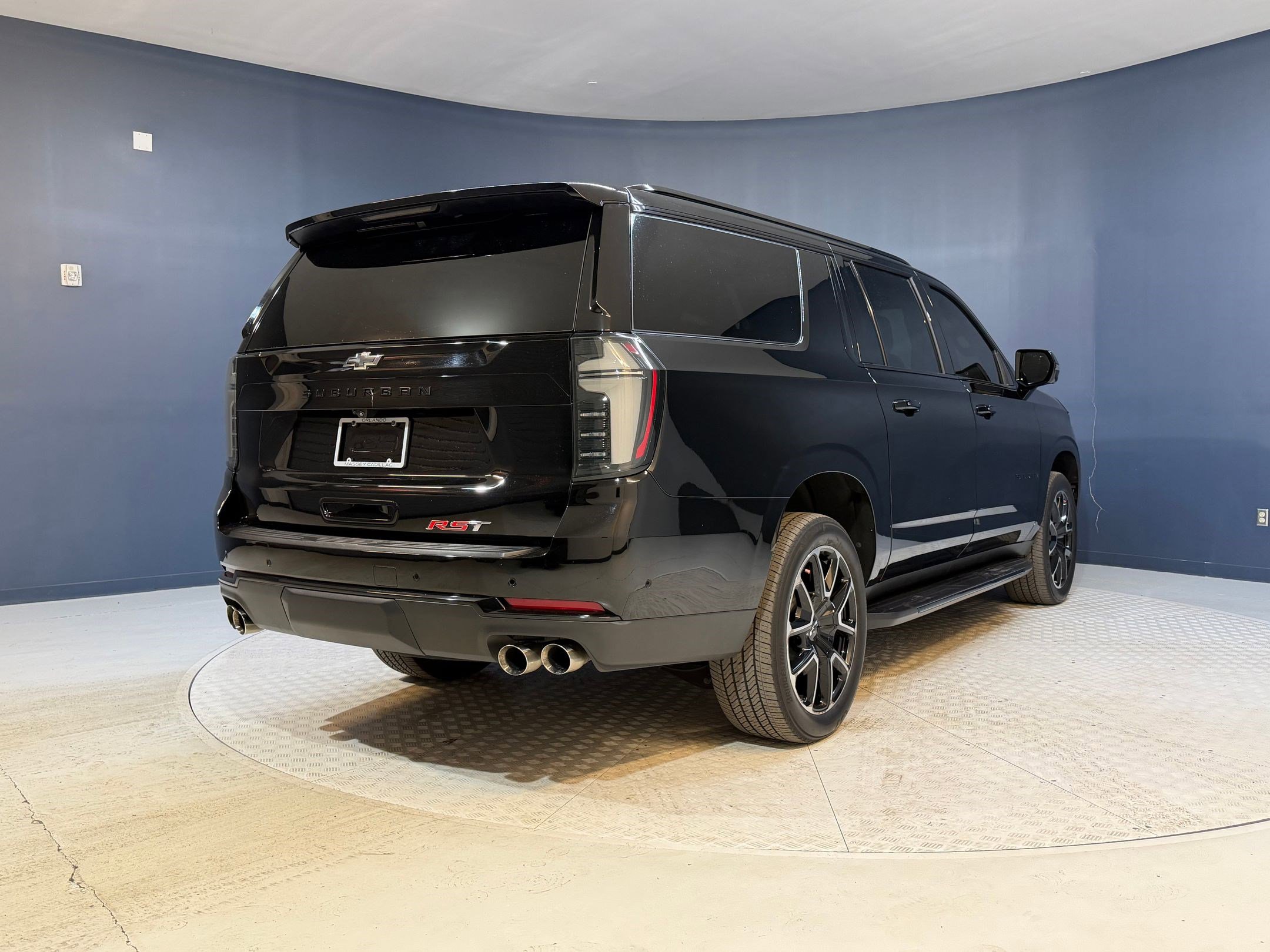 Used 2025 Chevrolet Suburban RST w/ Comfort Package image 9