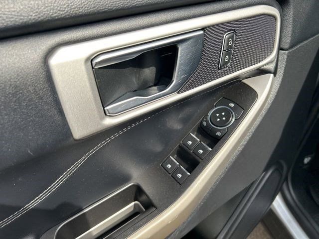 Used 2022 Ford Explorer XLT image 13