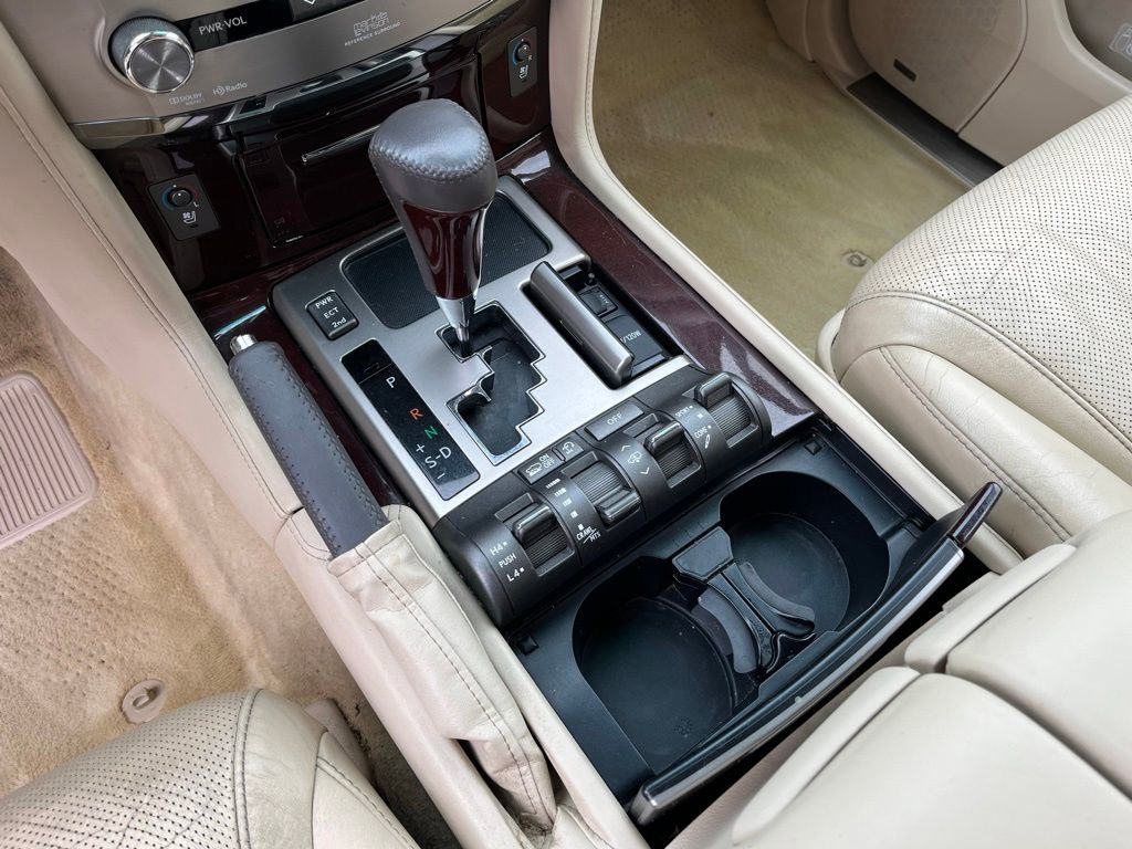 Used 2013 Lexus LX 570 4WD w/ Luxury Pkg image 37