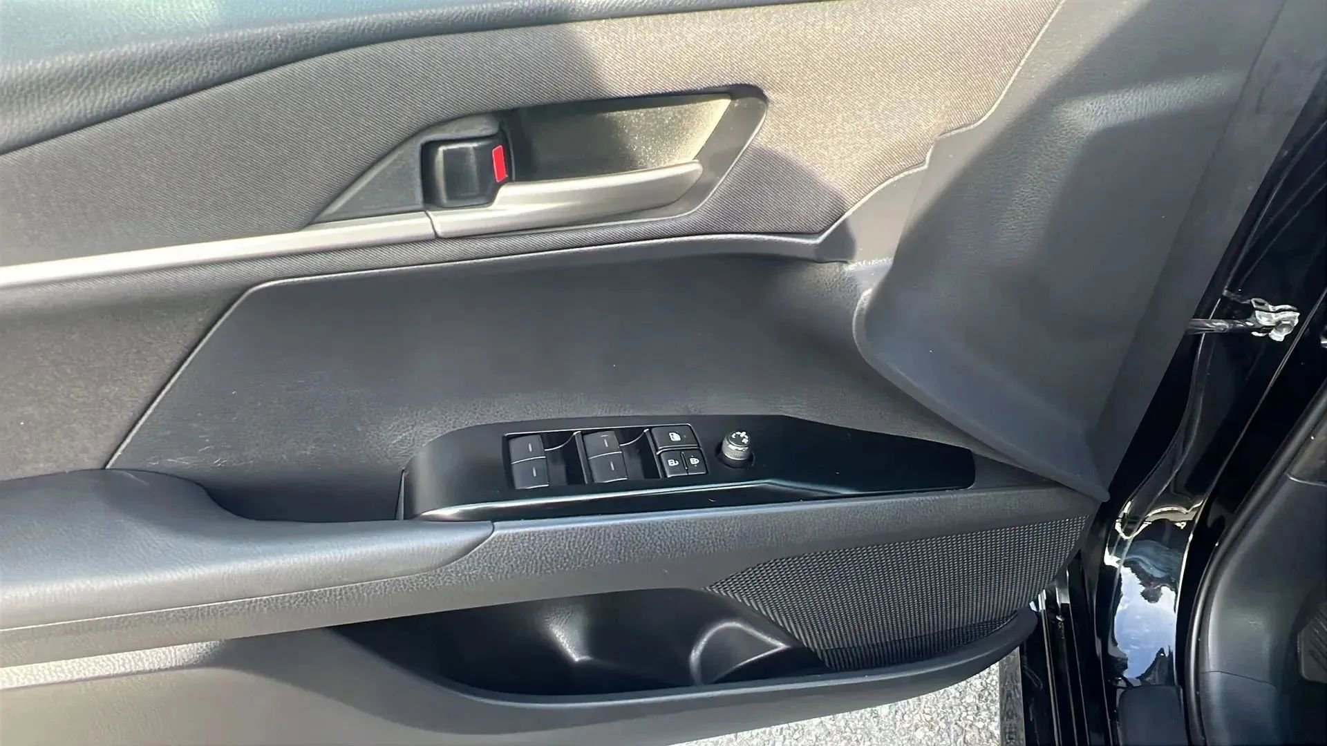 Used 2025 Toyota Camry LE image 22