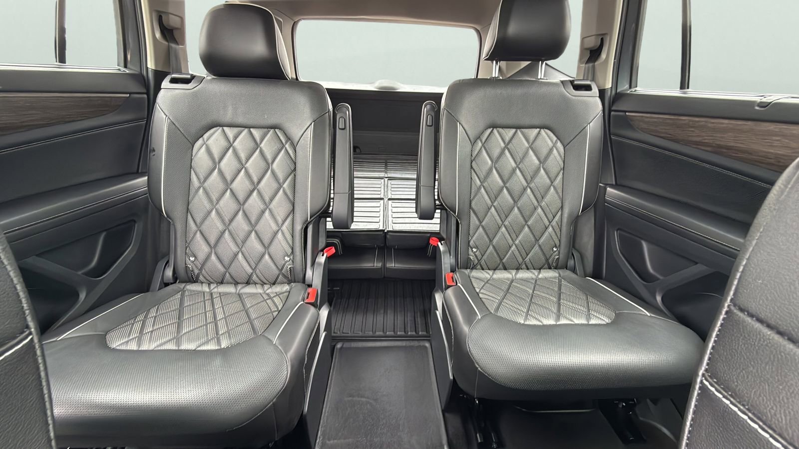 Used 2024 Volkswagen Atlas SEL Premium R-Line AWD/4WD image 25