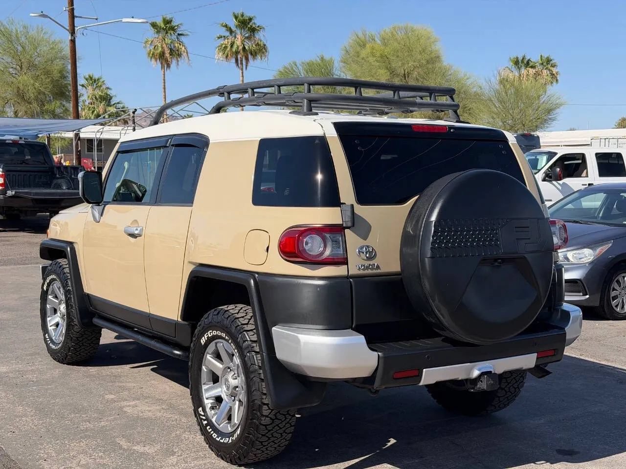 Used 2014 Toyota FJ Cruiser 4WD w/ Upgrade Package image 5