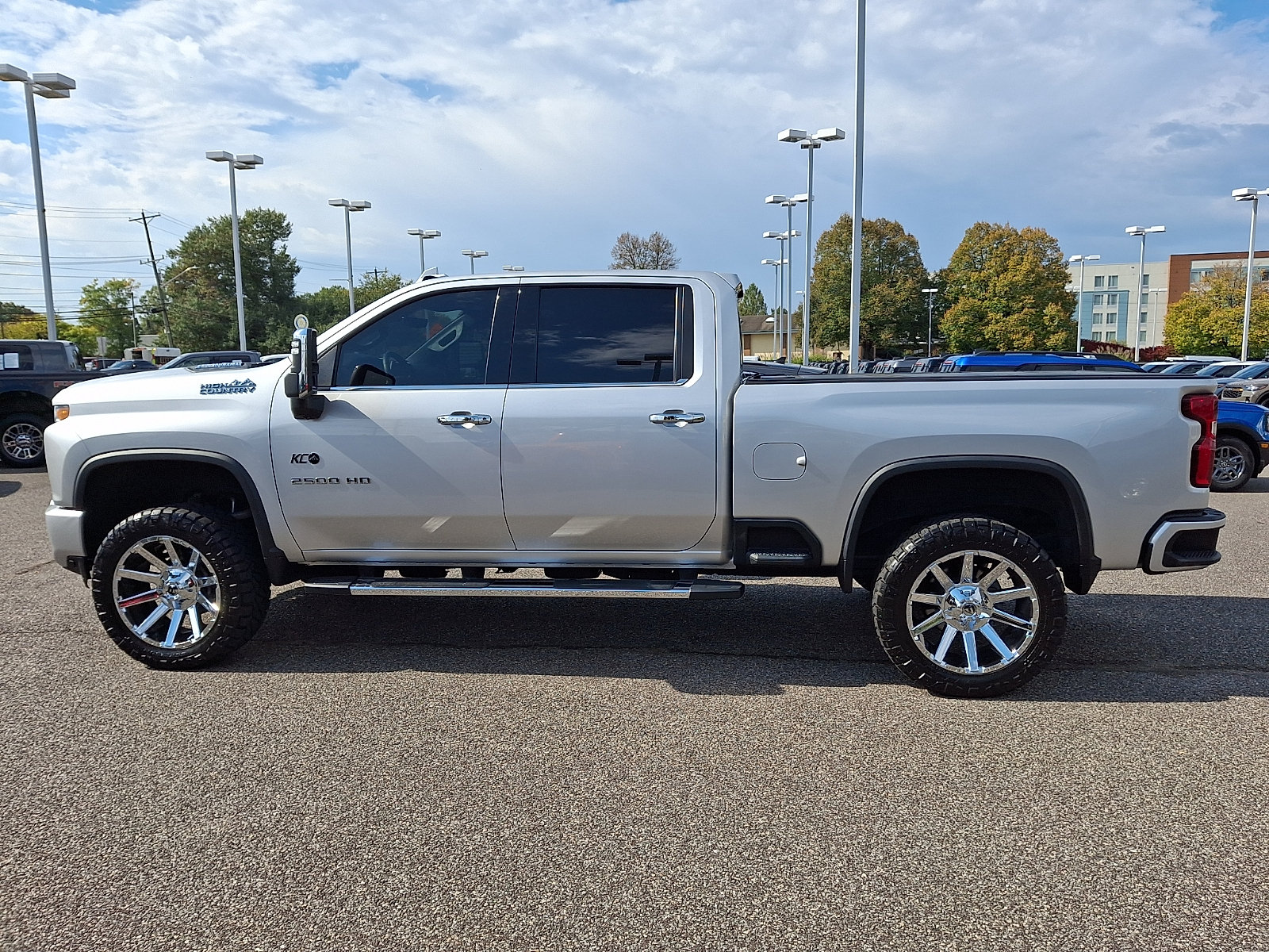 Used 2023 Chevrolet Silverado 2500 High Country AWD/4WD image 6