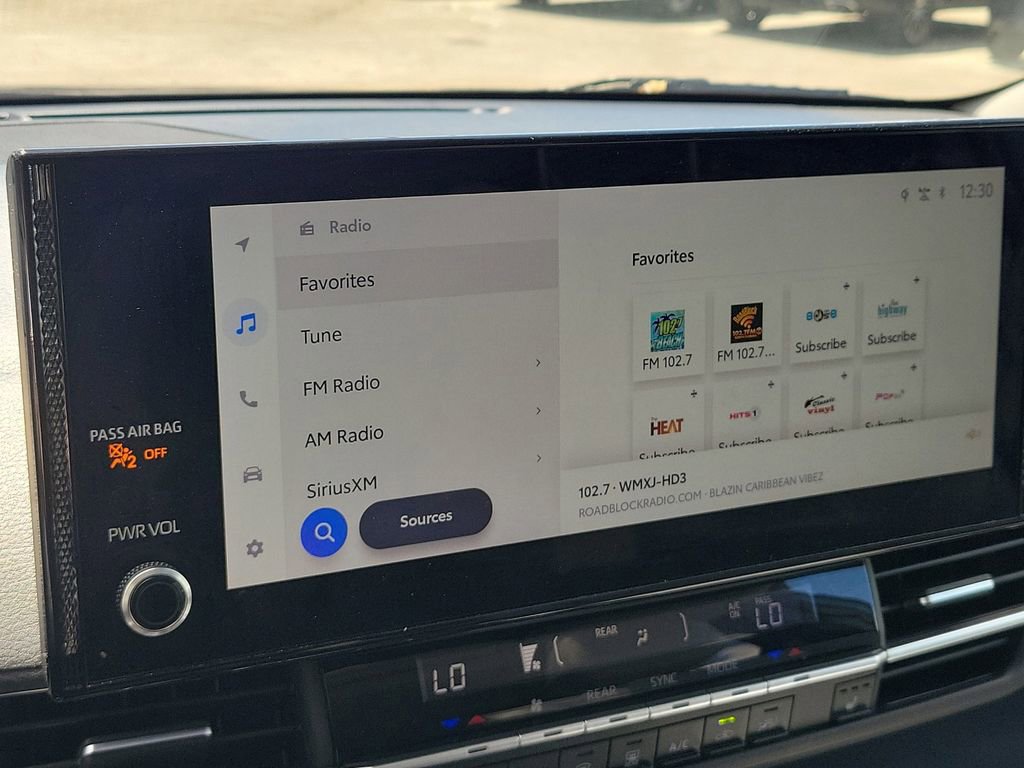 Used 2025 Toyota Sienna XLE FWD image 29