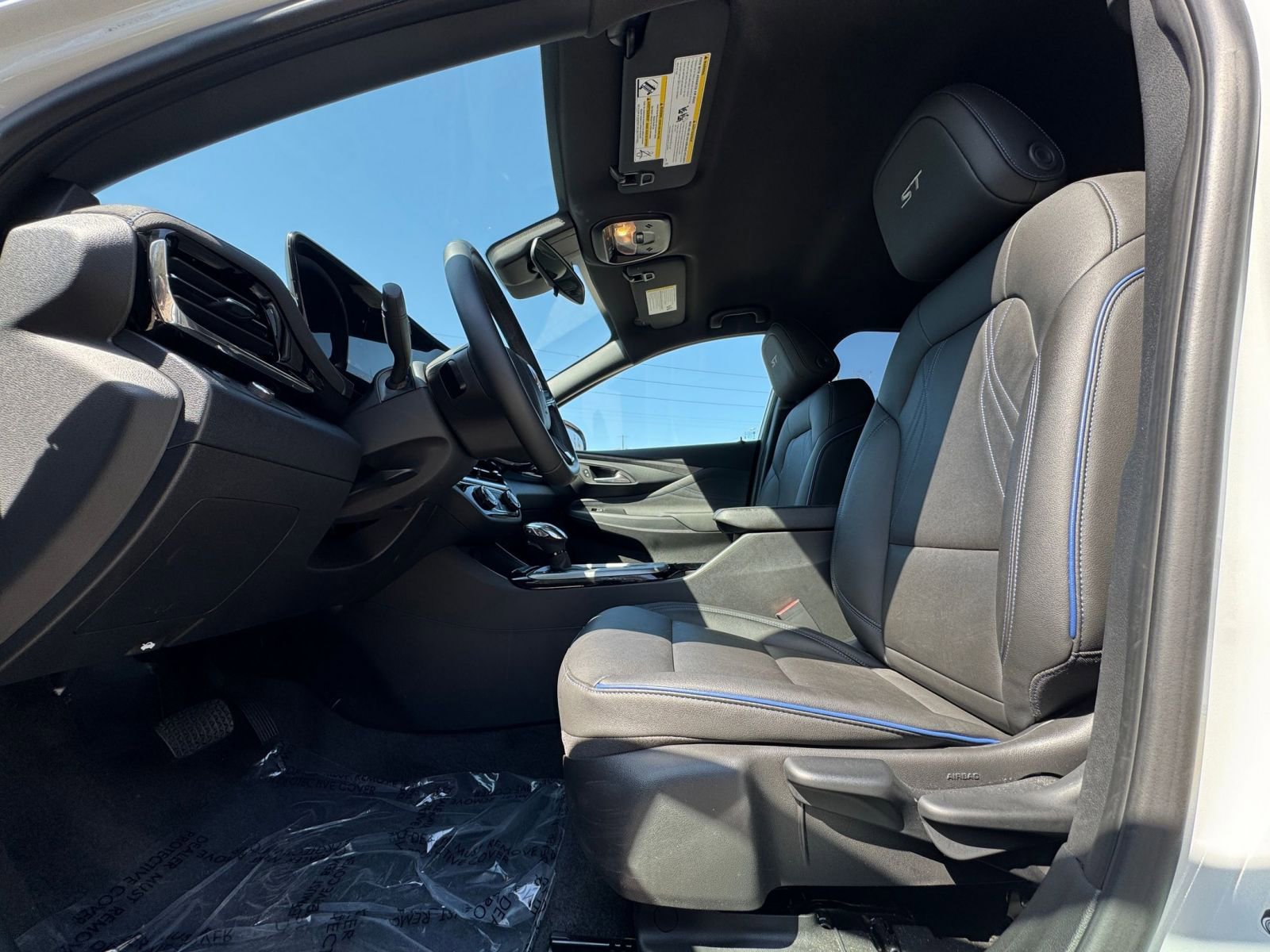 Used 2025 Buick Envista Sport Touring image 23