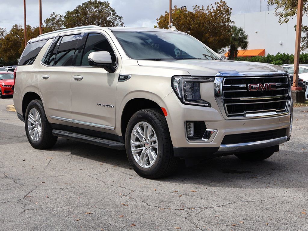 Used 2024 GMC Yukon SLT w/ SLT Luxury Package RWD image 2