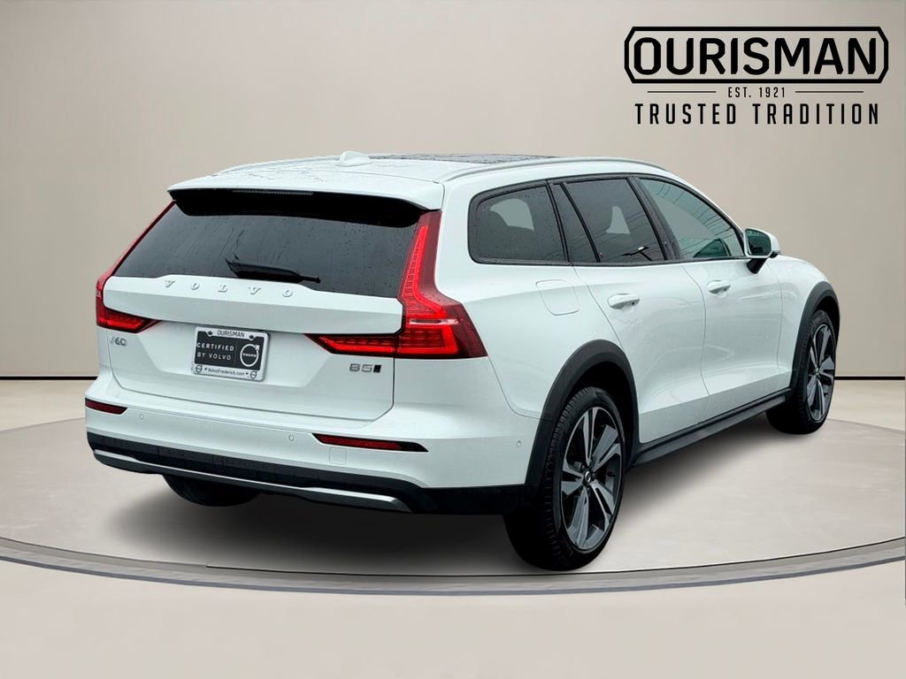Certified 2025 Volvo V60 B5 Cross Country Plus image 7