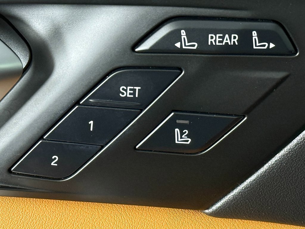 Used 2023 BMW X7 xDrive40i w/ Premium Package image 41