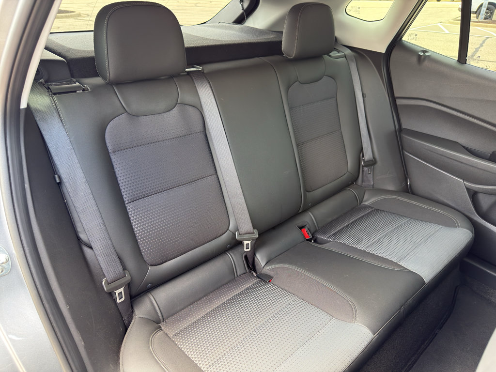 Used 2025 Chevrolet Trax LT FWD image 33