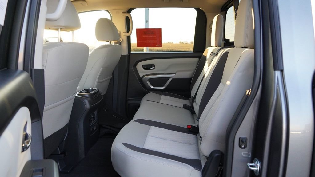 Used 2024 Nissan Titan SV w/ SV Convenience Package image 15