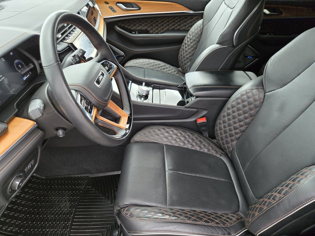 Used 2023 Jeep Grand Cherokee Summit AWD/4WD image 8